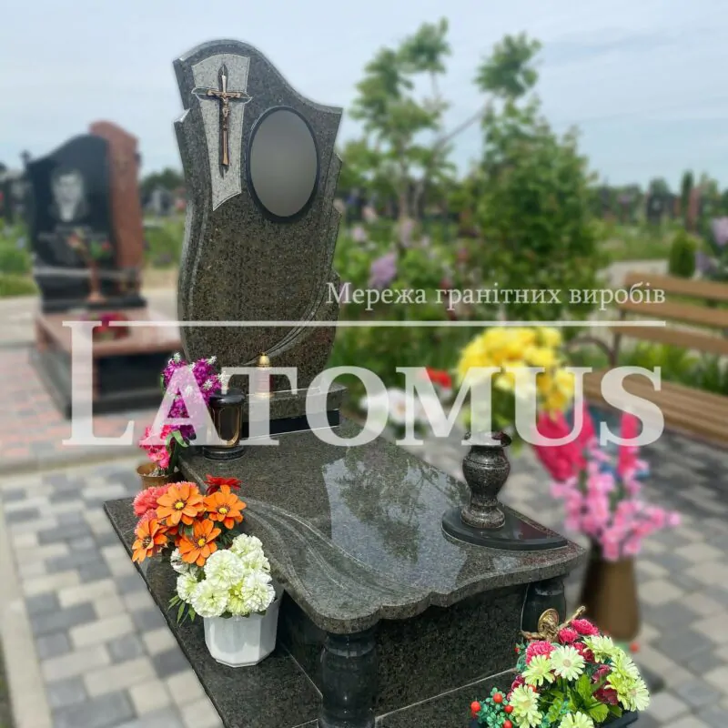 Вишуканий одинарний памятник з граніту купити