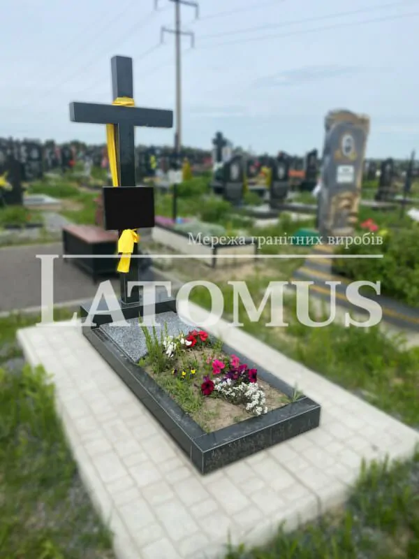 Елегантний одинарний памятник з граніту купити