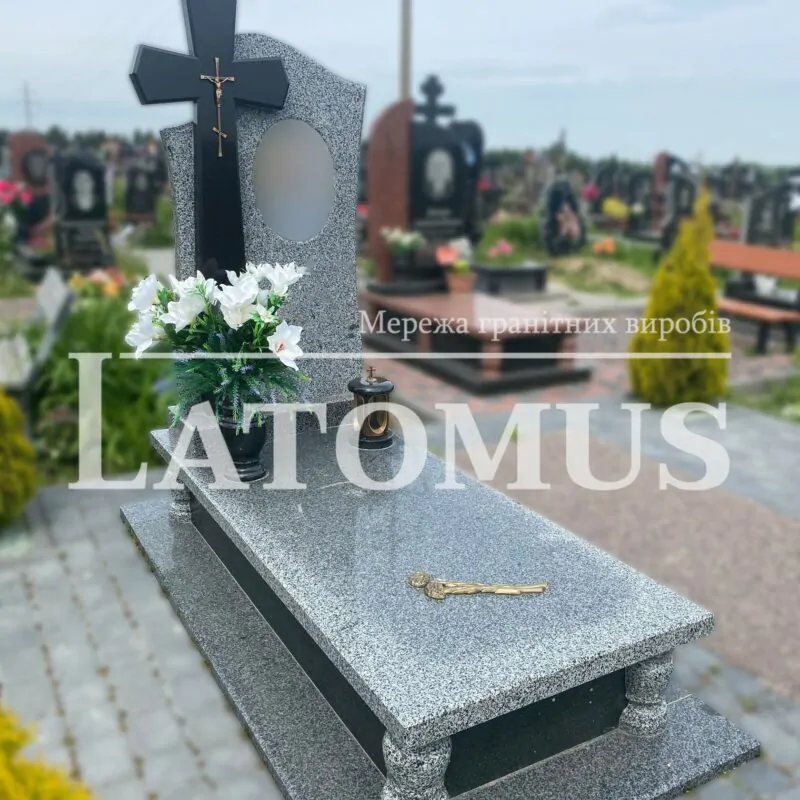 Елегантний одинарний памятник з граніту купити