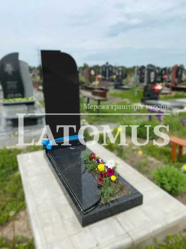 Елегантний одинарний памятник з граніту