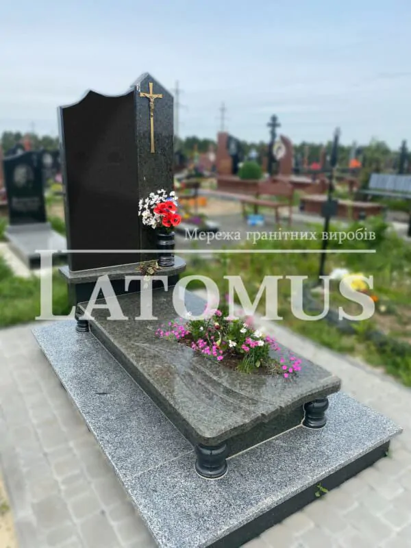 Елегантний одинарний памятник з граніту