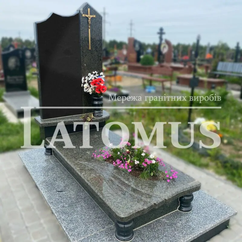 Елегантний одинарний памятник з граніту