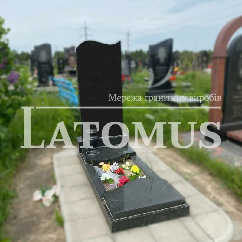 Класичний памятник на могилу купити