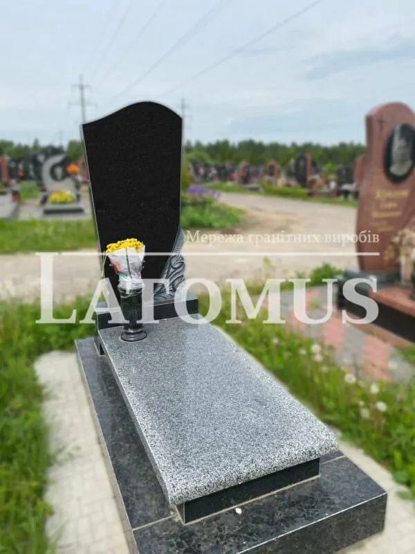 Одинарний памятник з граніту на могилу ціни