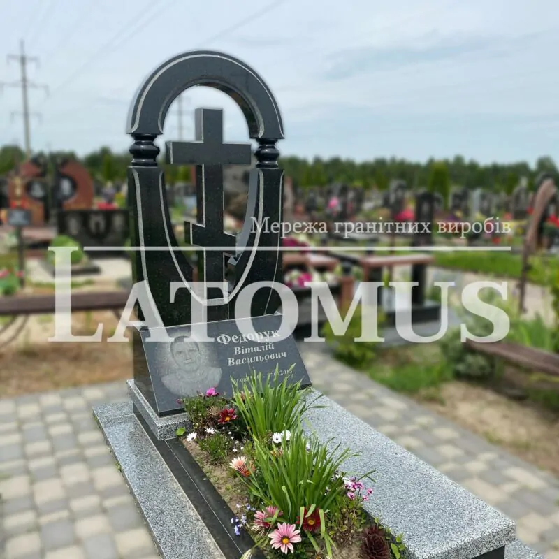 Одинарний памятник з граніту на могилу ціни
