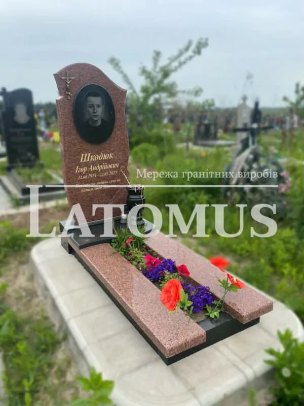 Одинарний памятник з граніту на могилу ціни