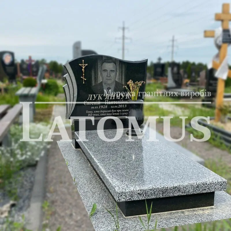 Одинарний памятник з граніту на могилу ціни