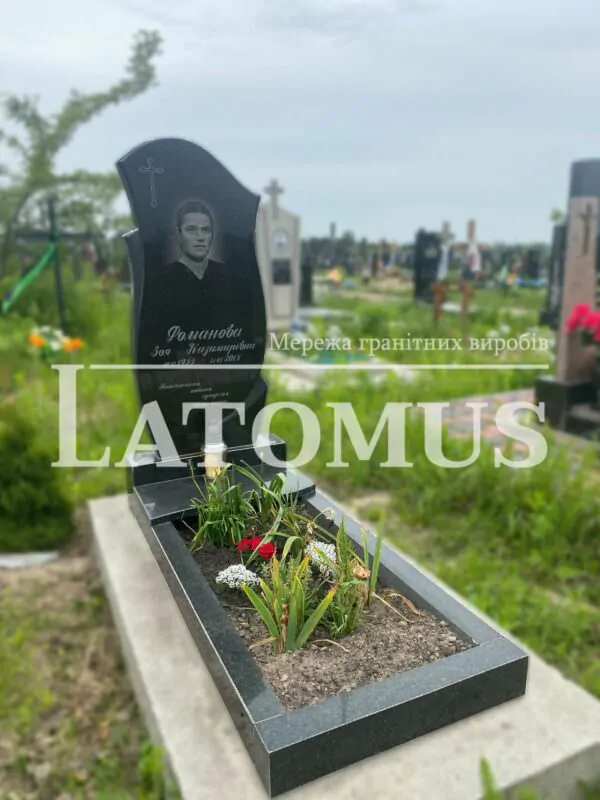 Одинарний памятник з граніту на могилу ціни