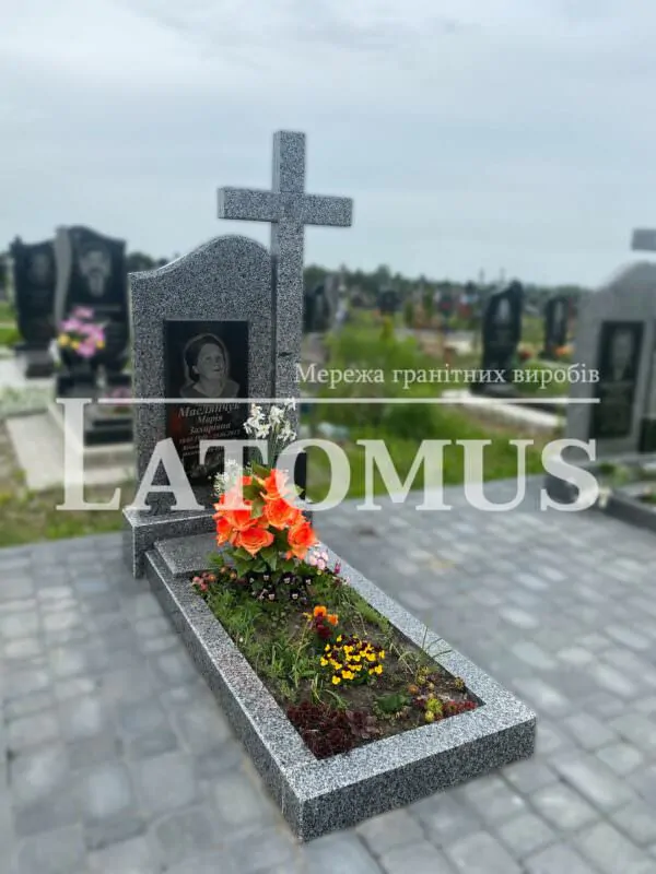 Одинарний памятник з граніту на могилу ціни