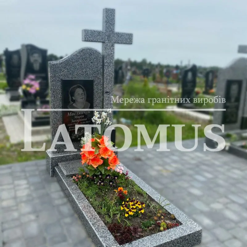 Одинарний памятник з граніту на могилу ціни