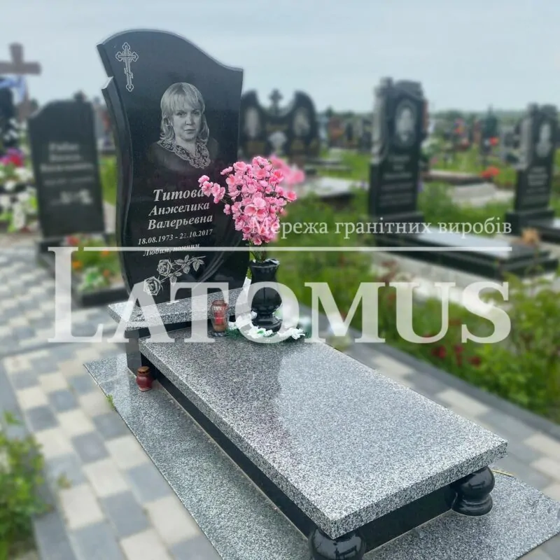 Одинарний памятник з граніту на могилу ціни