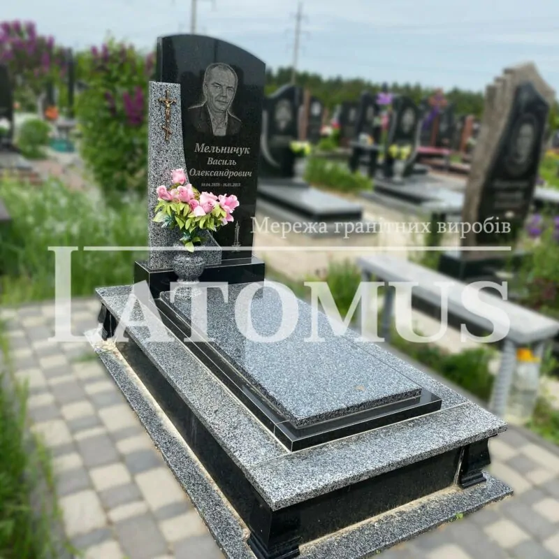 Одинарний памятник з граніту на могилу ціни