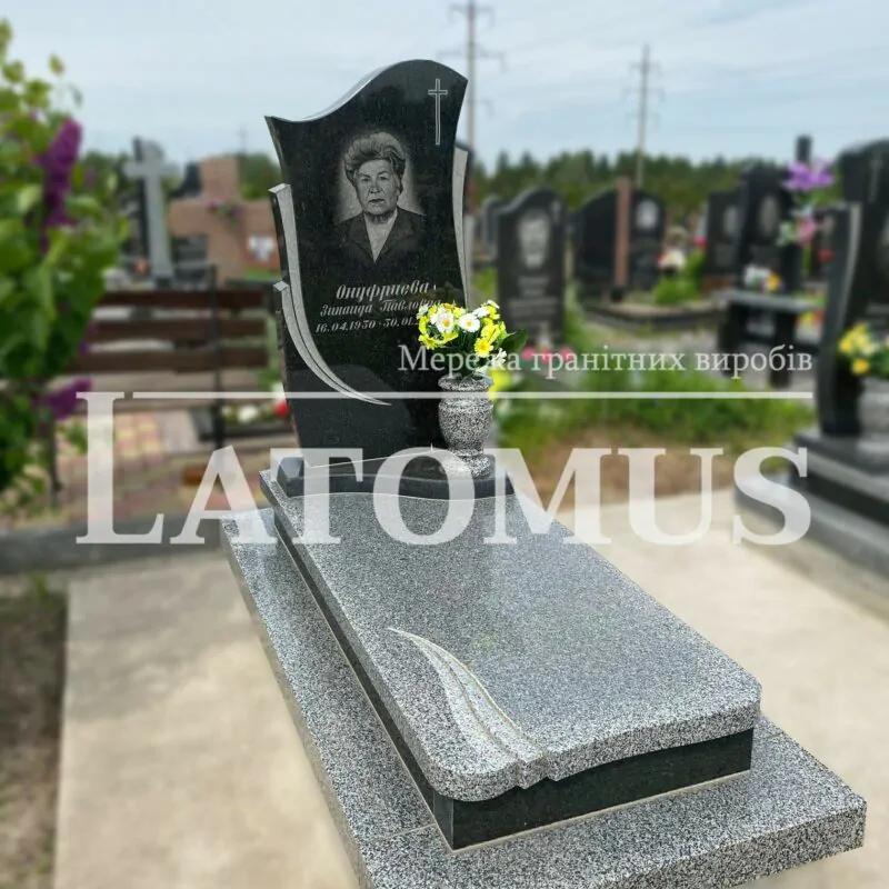 Одинарний памятник з граніту на могилу ціни
