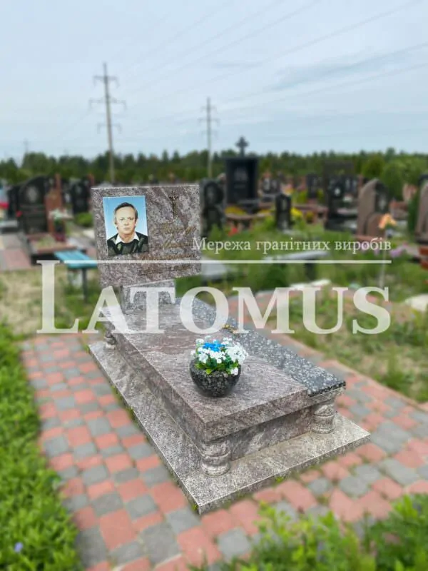Одинарний памятник з граніту на могилу ціни