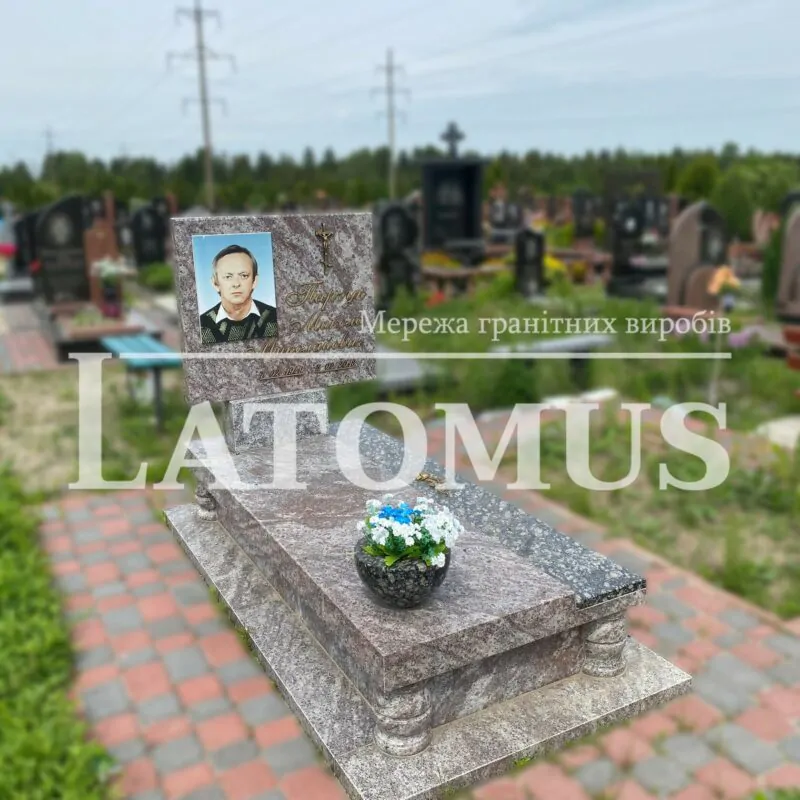 Одинарний памятник з граніту на могилу ціни