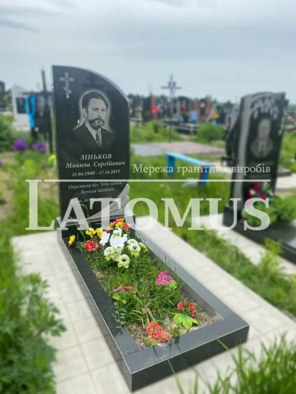 Одинарний памятник з граніту на могилу ціни