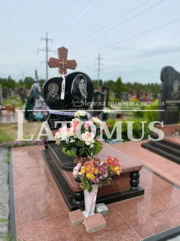 Одинарний памятник з граніту на могилу ціни