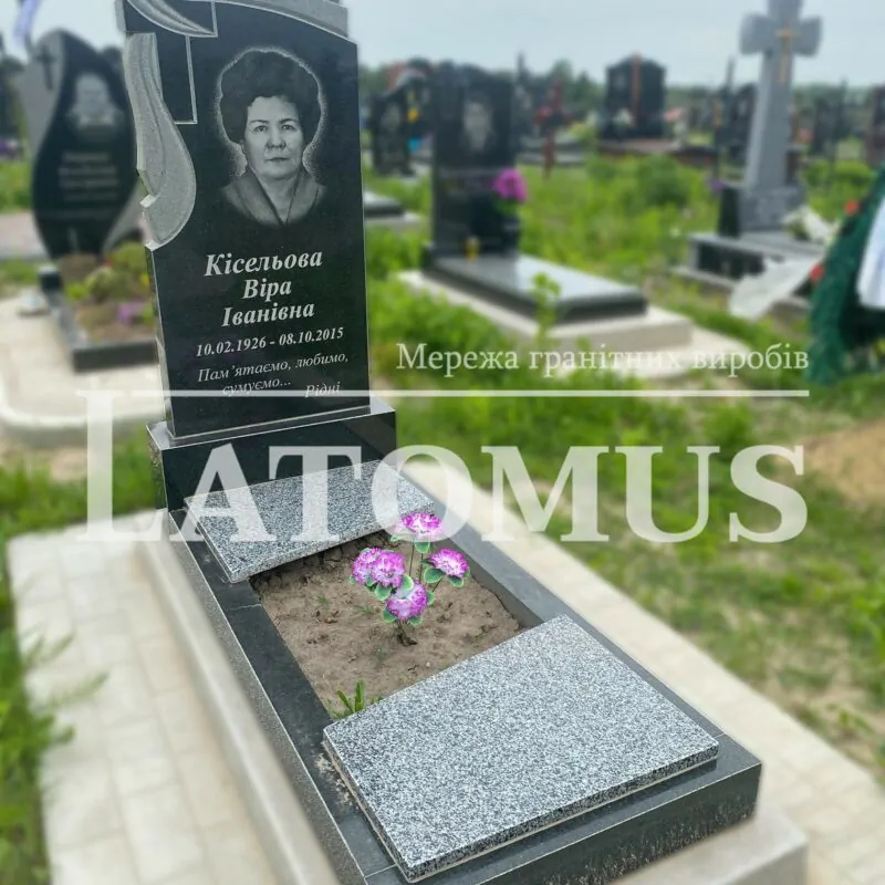 Одинарний памятник з граніту на могилу ціни