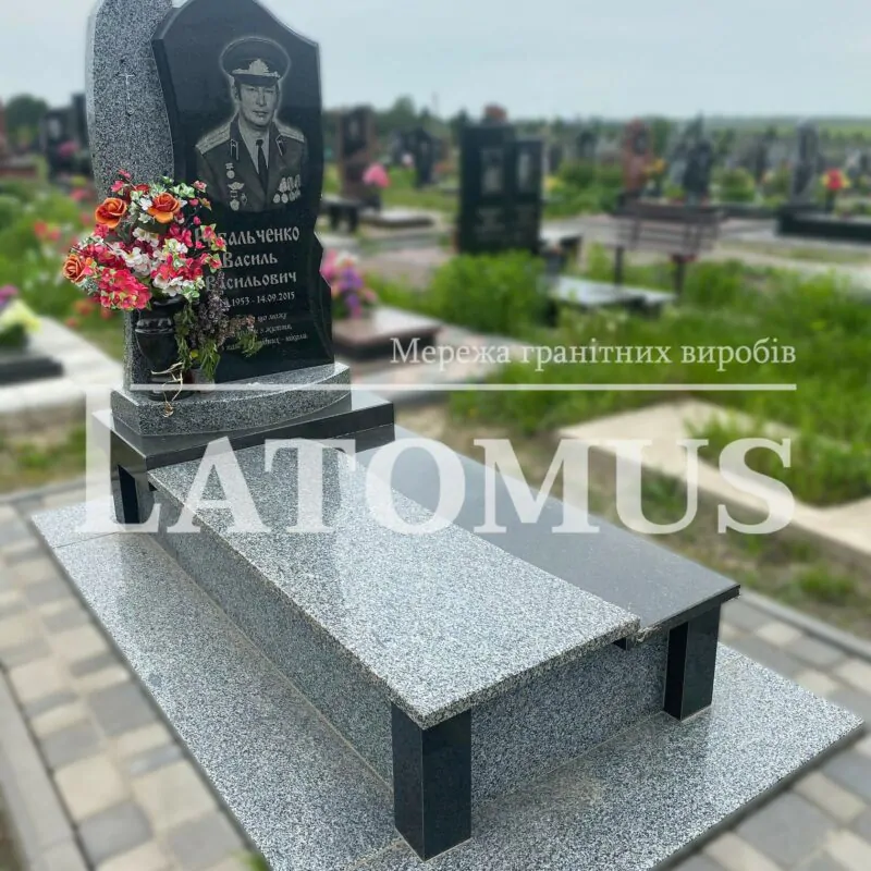 Одинарний памятник з граніту на могилу ціни