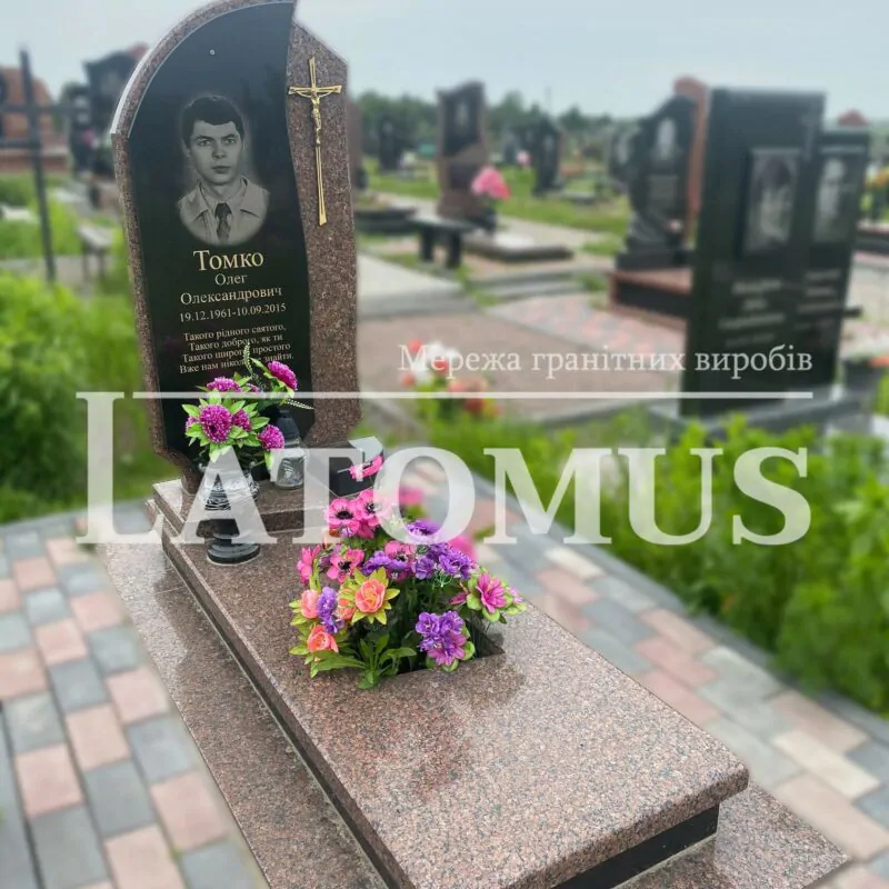 Одинарний памятник з граніту на могилу ціни