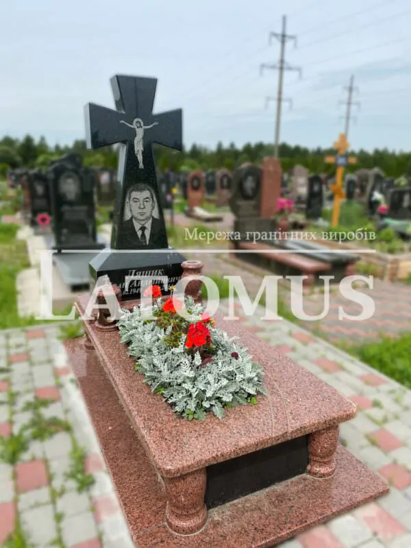 Одинарний памятник з граніту на могилу ціни
