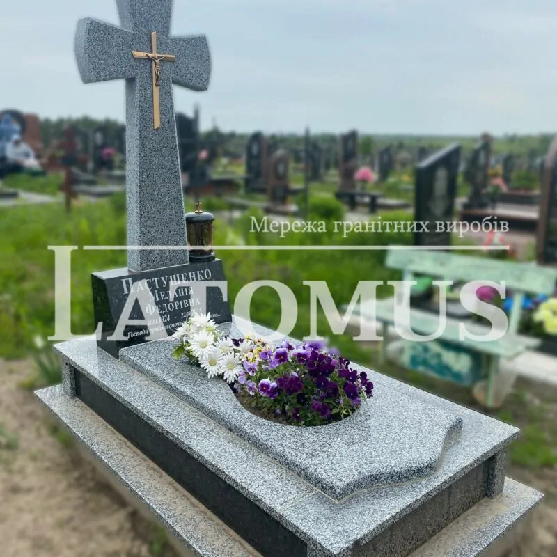 Одинарний памятник з граніту на могилу ціни