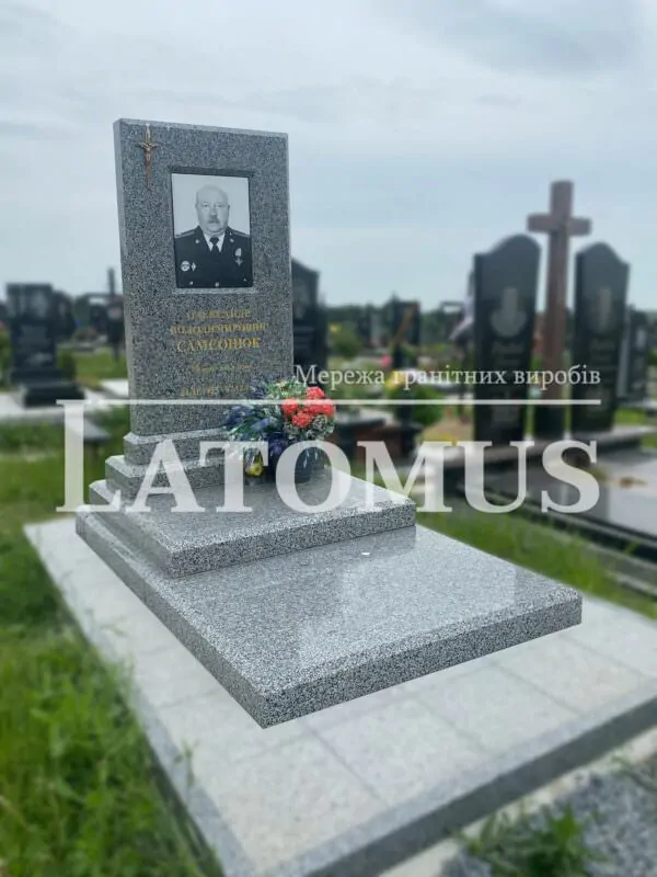 Одинарний памятник з граніту на могилу ціни