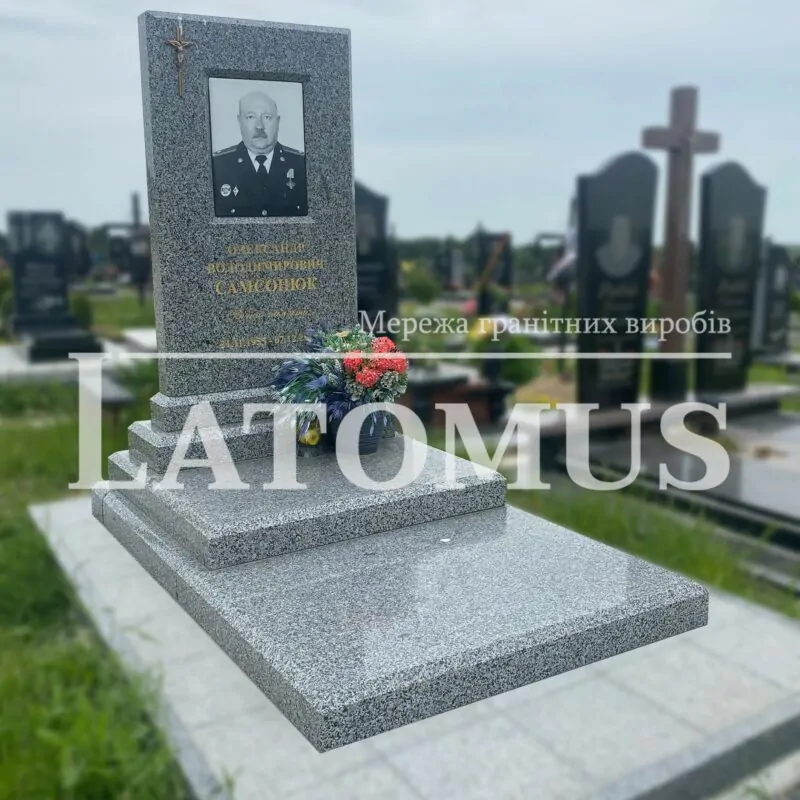 Одинарний памятник з граніту на могилу ціни