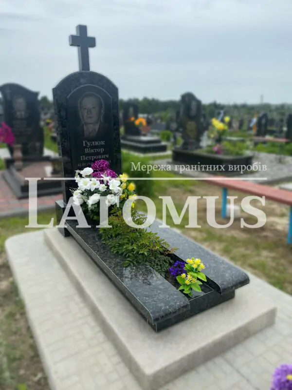 Одинарний памятник з граніту на могилу ціни