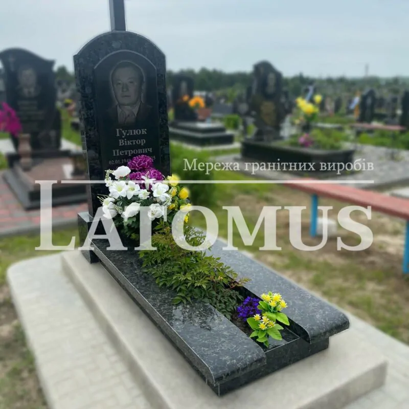 Одинарний памятник з граніту на могилу ціни