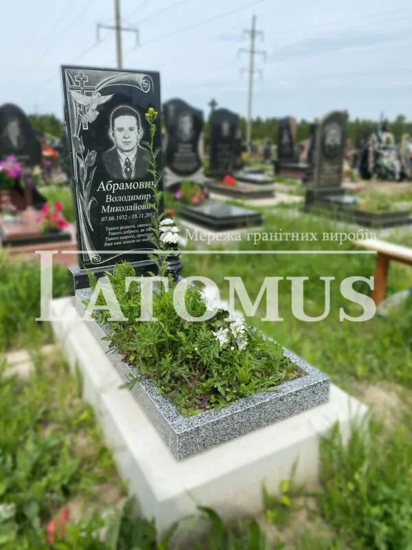 Одинарний памятник з граніту на могилу ціни