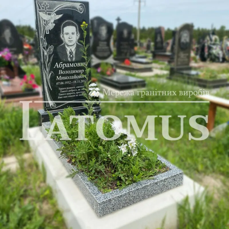 Одинарний памятник з граніту на могилу ціни