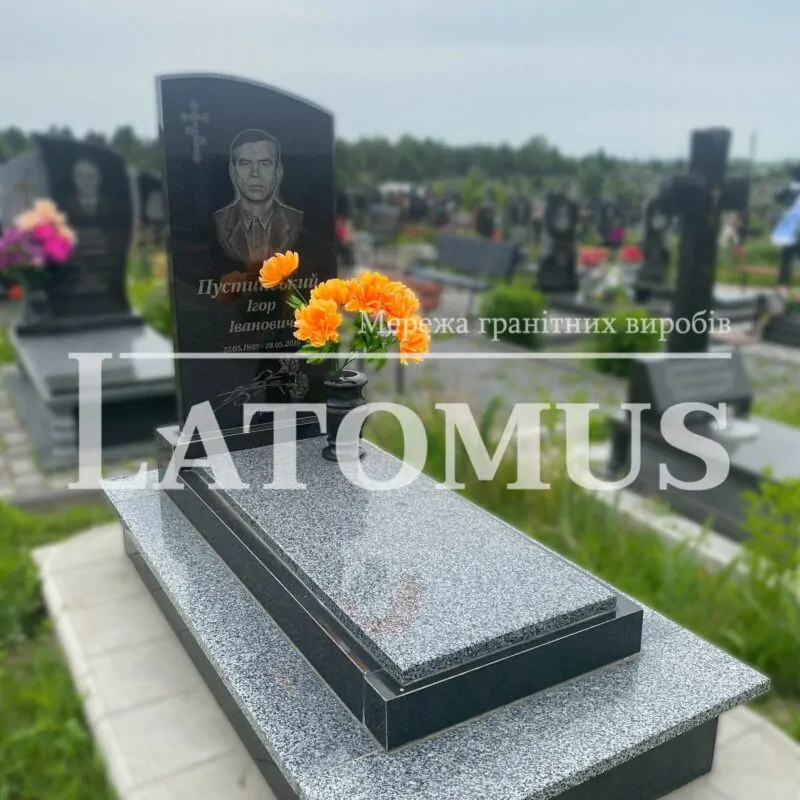 Одинарний памятник на могилу з граніту купити