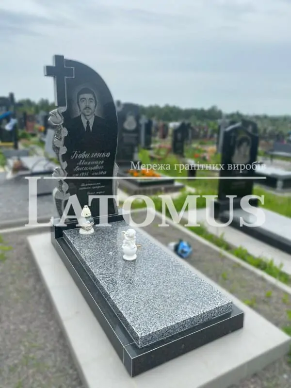 Одинарний памятник на могилу з граніту купити