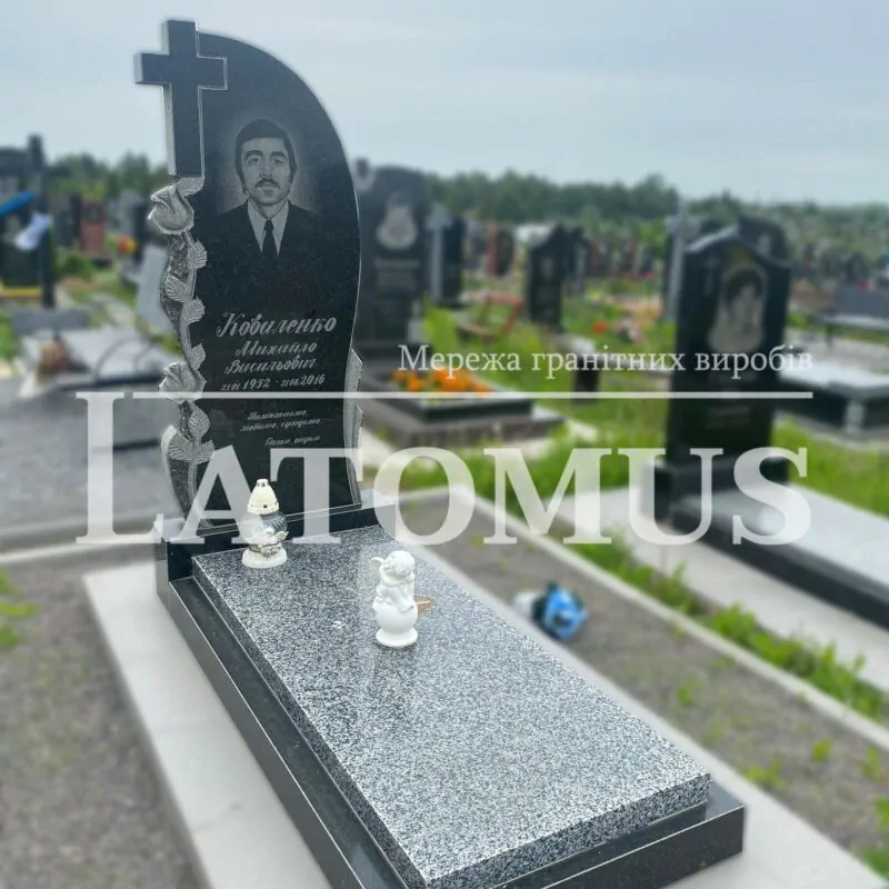 Одинарний памятник на могилу з граніту купити
