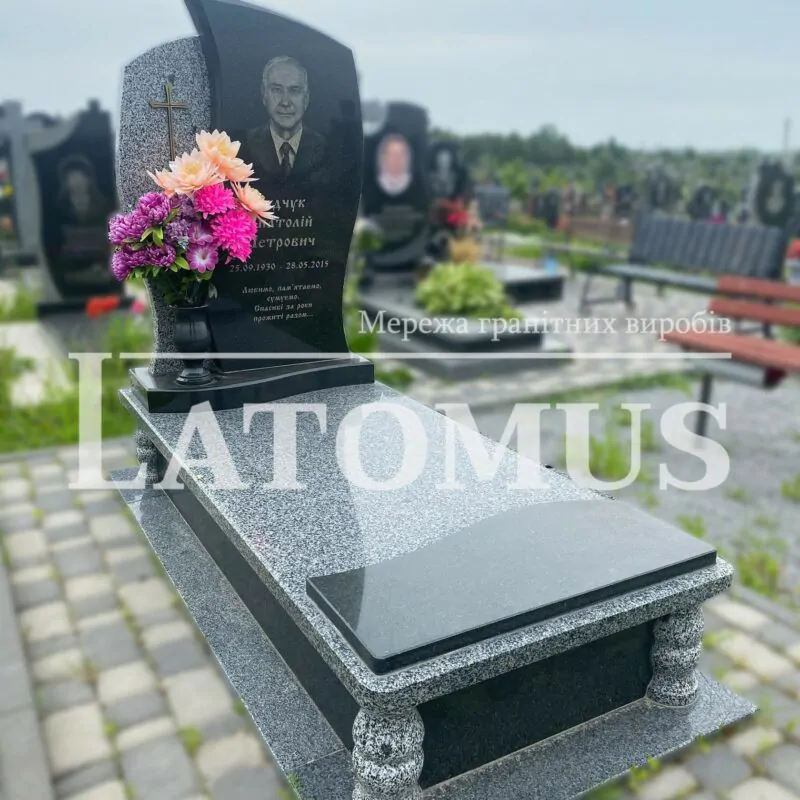 Одинарний памятник на могилу з граніту купити