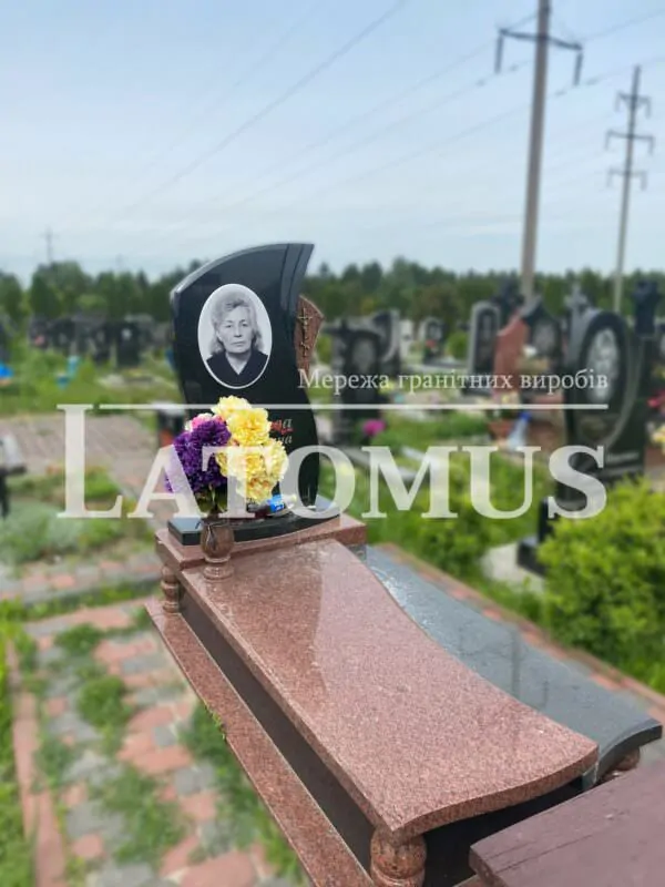 Одинарний памятник на могилу з граніту купити