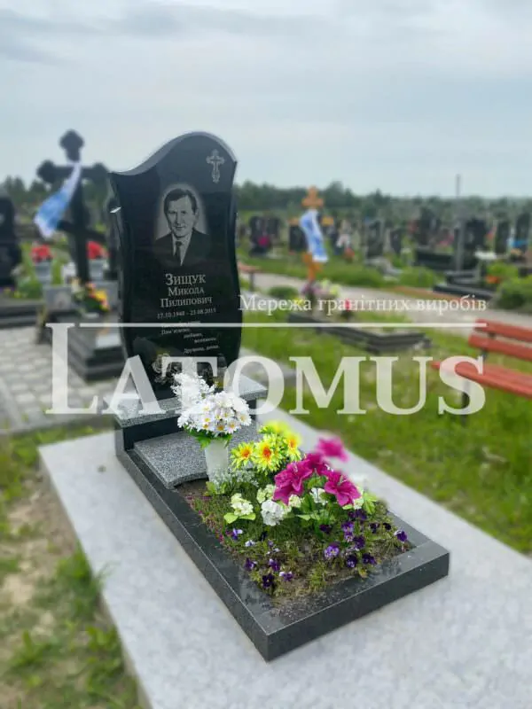 Одинарний памятник на могилу з граніту купити