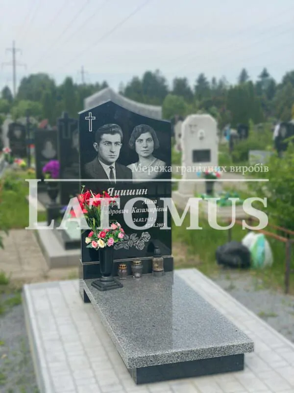 Подвійний памятник на могилу з граніту купити