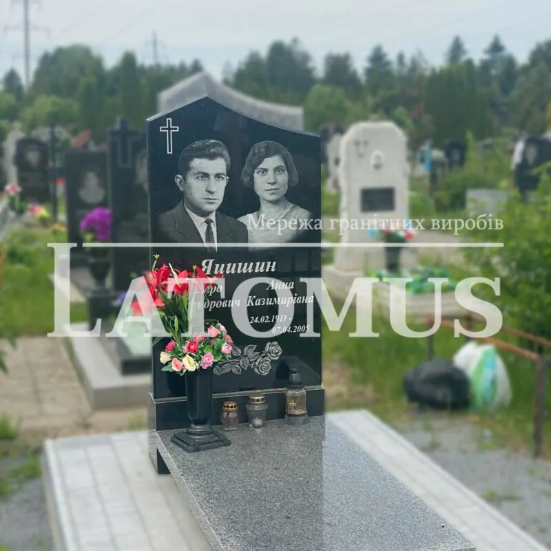 Подвійний памятник на могилу з граніту купити