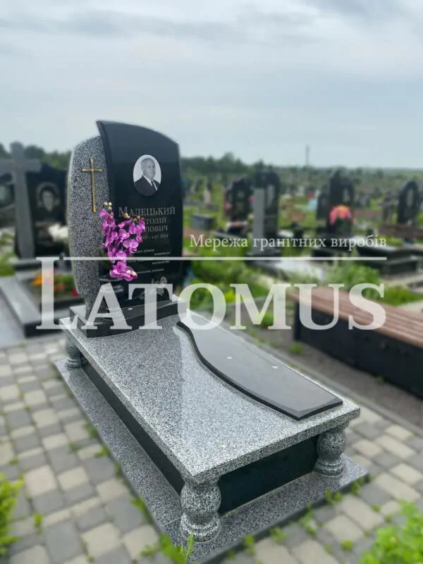 Одинарний памятник на могилу з граніту купити