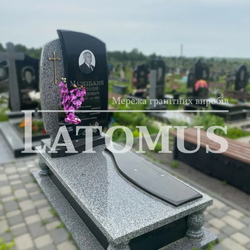 Одинарний памятник на могилу з граніту купити