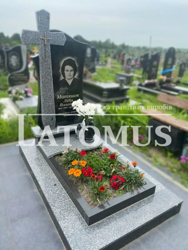 Одинарний памятник на могилу з граніту купити