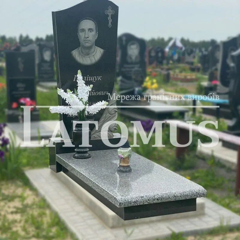 Одинарний памятник на могилу з граніту купити