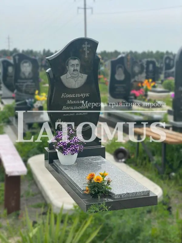 Одинарний памятник на могилу з граніту купити
