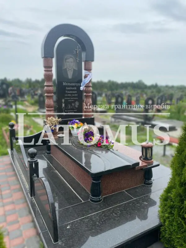 Одинарний памятник на могилу з граніту купити