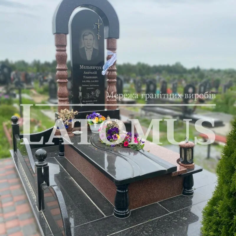 Одинарний памятник на могилу з граніту купити