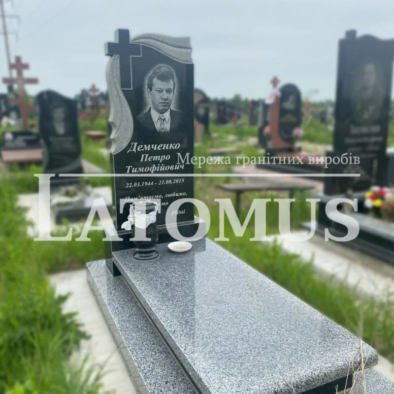 Одинарний памятник на могилу з граніту купити