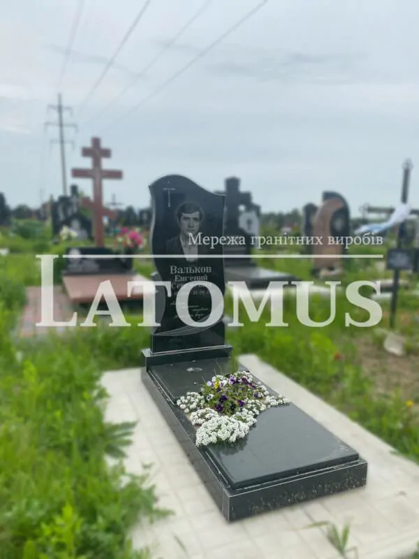Одинарний памятник на могилу з граніту купити