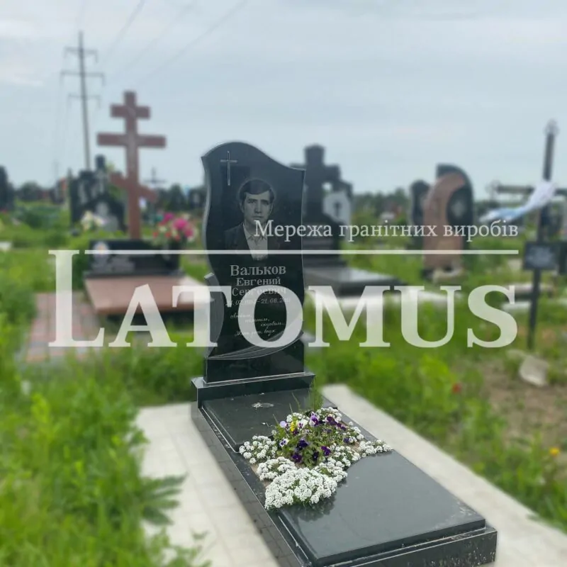 Одинарний памятник на могилу з граніту купити